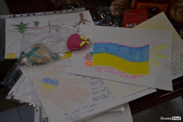 У Луцьку наліпили 10 відер вареників на Схід