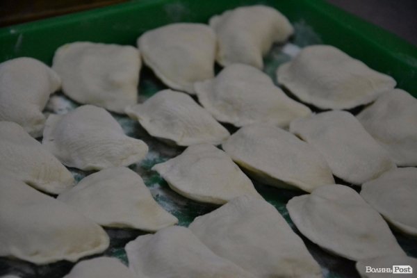 У Луцьку наліпили 10 відер вареників на Схід