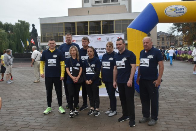 Бігли сотні лучан: відбувся  забіг у пам'ять про Героїв України. ФОТО