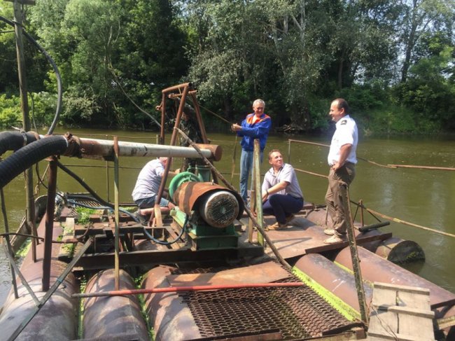 У Луцьку на Стиру встановили пристрій, який захищатиме рибу. ФОТО