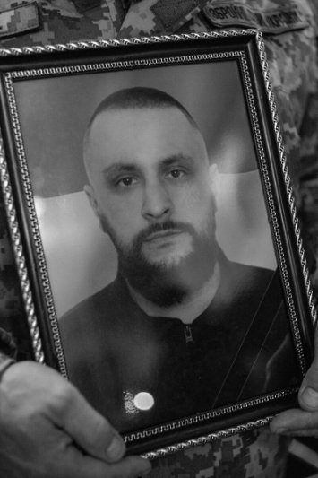 У Луцькій громаді попрощалися із захисниками України Артемом Одінцовим та Олександром Бортніком