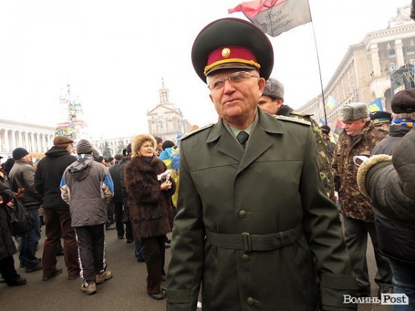 Ті, хто нас оберігає: чоловіки Майдану. НОТАТКИ ОЧЕВИДЦЯ. ФОТО