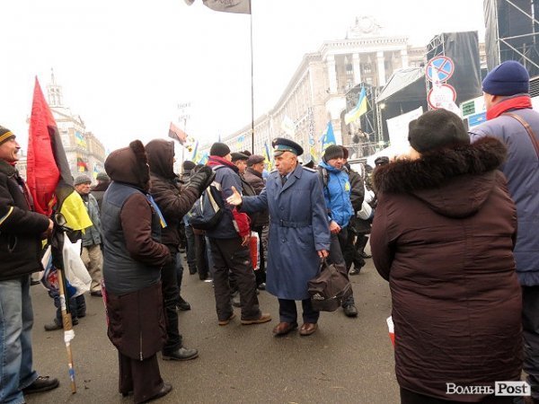 Ті, хто нас оберігає: чоловіки Майдану. НОТАТКИ ОЧЕВИДЦЯ. ФОТО