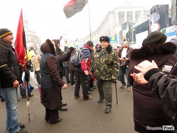 Ті, хто нас оберігає: чоловіки Майдану. НОТАТКИ ОЧЕВИДЦЯ. ФОТО