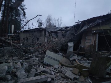 Росіяни у Святогірську обстріляли пожежну частину: є загиблий