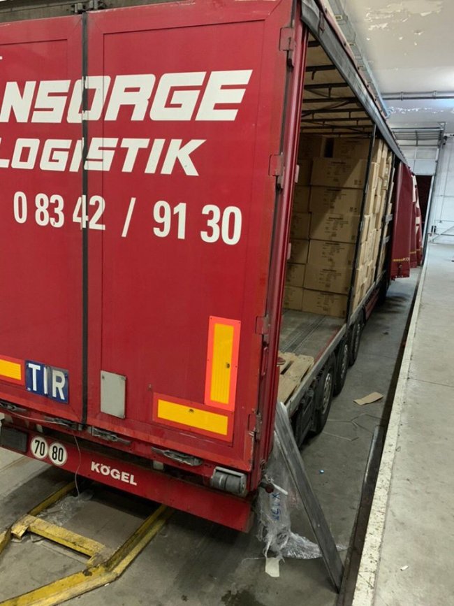 На «Ягодині» вилучили партію незаконного спортивного інвентарю. ФОТО