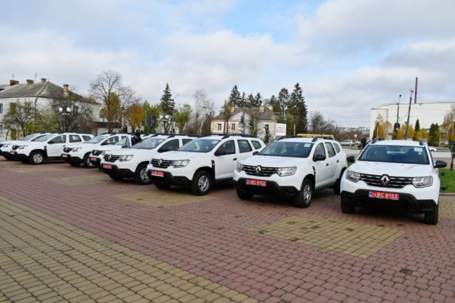 Сільська медицина Волині поповнилася 40 новими позашляховиками. ФОТО