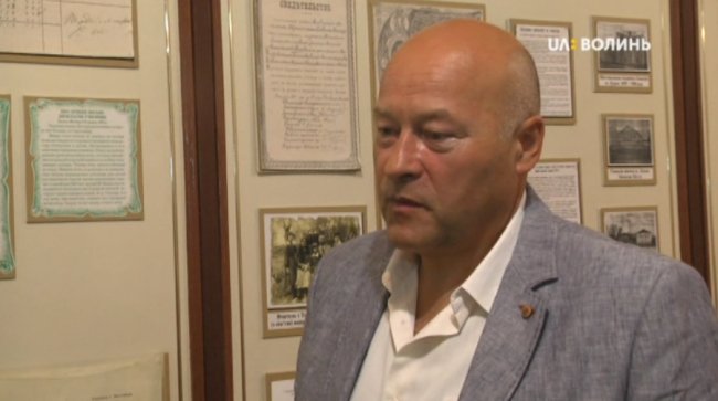 Показали перші робочі дні лучанина, який першим в Україні з синдромом Дауна здобув вищу освіту. ВІДЕО