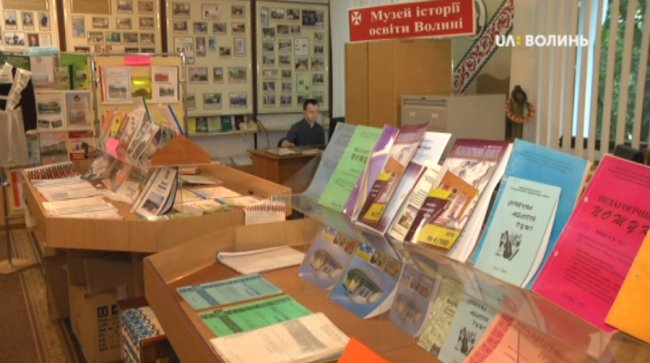 Показали перші робочі дні лучанина, який першим в Україні з синдромом Дауна здобув вищу освіту. ВІДЕО