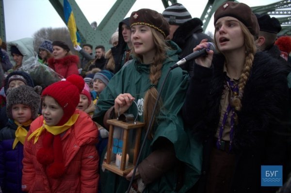 На Волинь прибув Вифлеємський вогонь миру