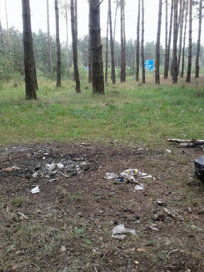 На Волині дівчина власноруч прибрала рекреаційну зону. ФОТО