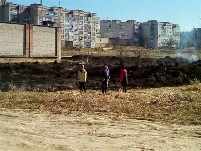 У Нововолинську невідомі влаштували пожежу біля трансформаторної будки. ФОТО