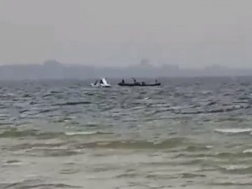 Відносило на глибину: на Світязі рятувальники під час грози перехопили катамаран з людьми