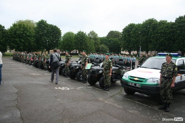 Луцьким прикордонникам надарували транспорту на 2,5 мільйона