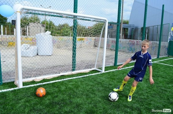 У Луцьку в басейні – футбольне поле. ФОТО