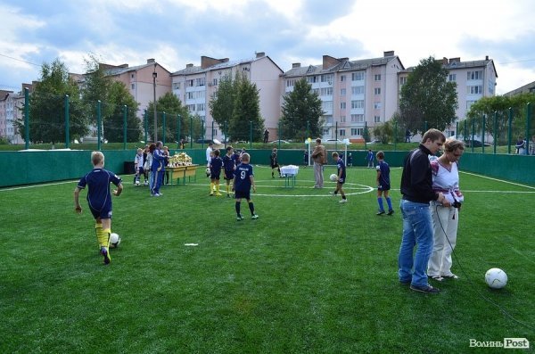 У Луцьку в басейні – футбольне поле. ФОТО