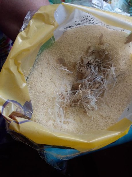 Волинянка у пачці манки знайшла мишу і сміття. ФОТО