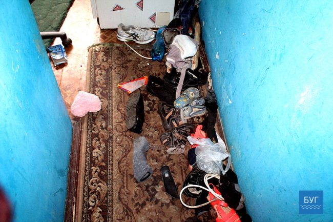 У місті на Волині - обшук у квартирі наркоторговців. ФОТО, ВІДЕО