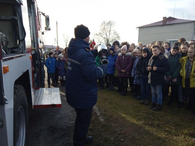 На Волині через «пожежу» зі школи евакуювали учнів. ФОТО
