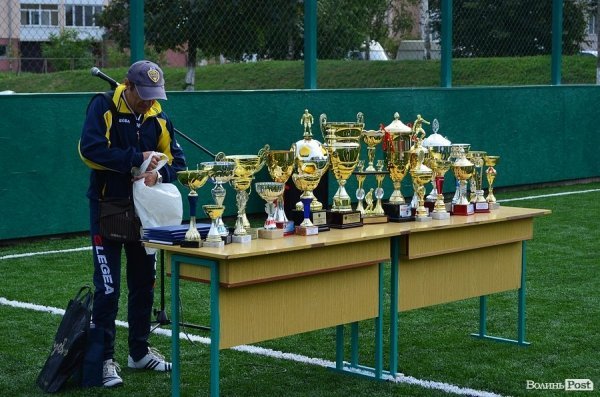 У Луцьку в басейні – футбольне поле. ФОТО