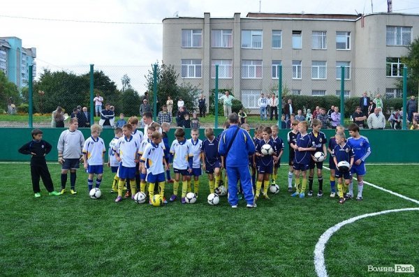 У Луцьку в басейні – футбольне поле. ФОТО
