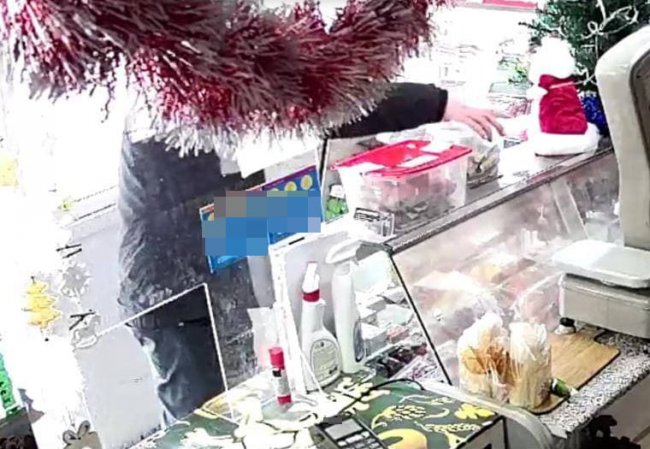 Схопив і побіг: у Володимирі знову викрали скриньку з пожертвами для хворих