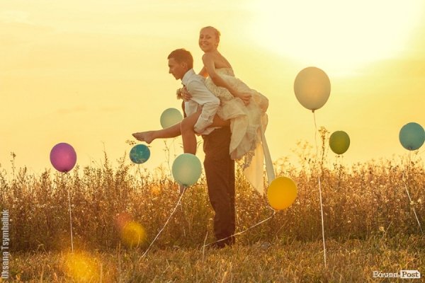 Атмосферу фотографії задають емоції і настрій людини. Коли фотографуєтесь - не забувайте про це :)