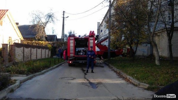 Переполох у луцькому гуртожитку: дим налякав сусідів. ФОТО