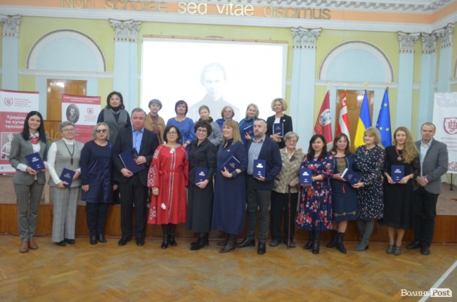 У найбільшому виші Волині презентували повне 14-томне зібрання творів Лесі Українки. ФОТО