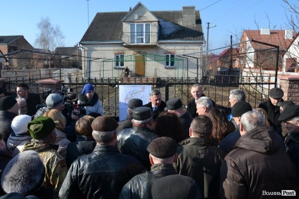 Жителям Малоомелянівського масиву в Луцьку обіцяють каналізацію до кінця року. ФОТО