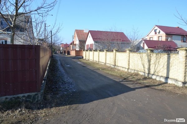 Жителям Малоомелянівського масиву в Луцьку обіцяють каналізацію до кінця року. ФОТО