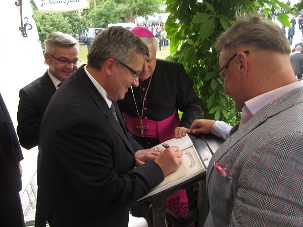 У луцькому ресторані за обід президента Польщі платили готівкою. ДОКУМЕНТ