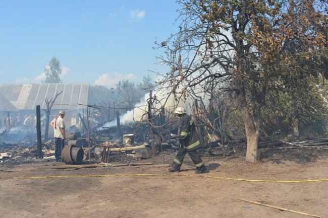 Під час пожежі на Волині постраждав рятувальник. ФОТО