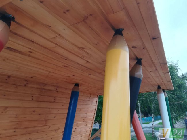 У Княгининку встановлюють оригінальну зупинку. ФОТО