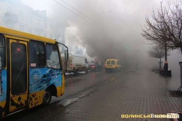 Центр Луцька оповив дим: марш фанів «Волині»