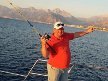 Волинський депутат порибалив на берегах Туреччини. ФОТО