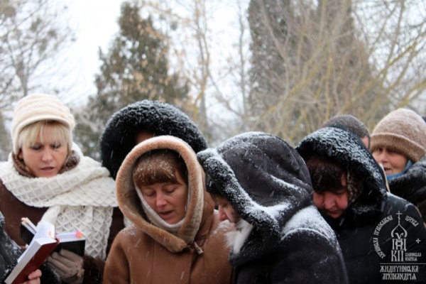 Як під Луцьком козаки і монахи купалися в крижаній воді. ФОТО