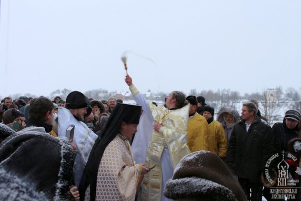 Як під Луцьком козаки і монахи купалися в крижаній воді. ФОТО