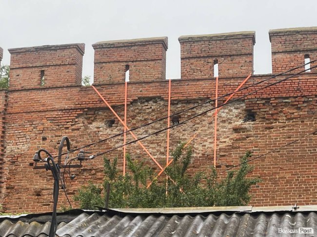 У Луцькому замку обсипаються стіни: що з цим планують робити?