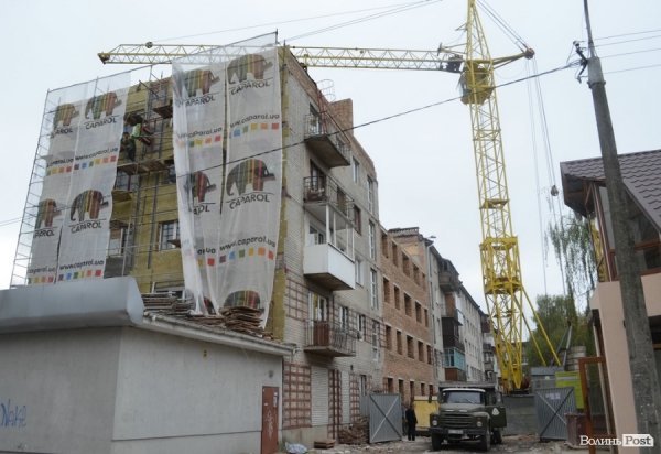 Будинок з обвалом «ліплять до купи», а він «розлазиться», – мешканці. ФОТО