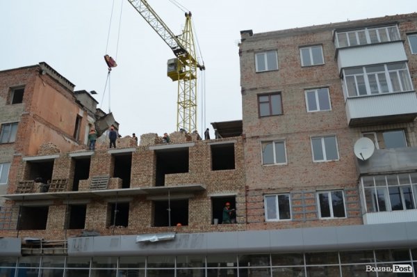 Будинок з обвалом «ліплять до купи», а він «розлазиться», – мешканці. ФОТО