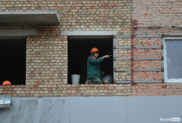 Будинок з обвалом «ліплять до купи», а він «розлазиться», – мешканці. ФОТО