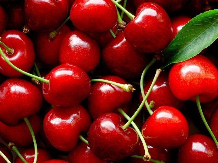 Скільки коштують ягоди на ринку у Луцьку: огляд цін