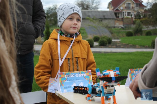 У місті на Волині відбувся конкурс-виставка роботів Lego. ФОТО