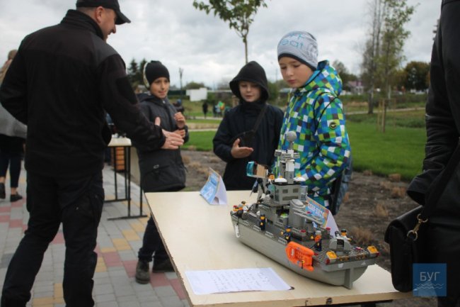 У місті на Волині відбувся конкурс-виставка роботів Lego. ФОТО