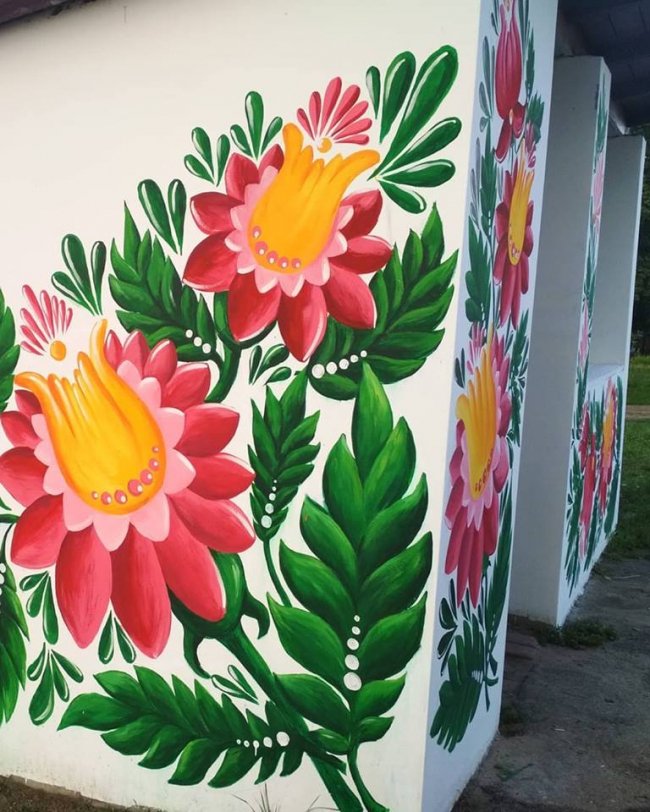 «Заквітчана» зупинка з'явилася в одному з волинських сіл