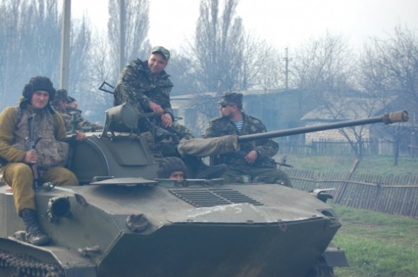 На Схід України «стягують» танки та БТРи. ФОТО. ВІДЕО