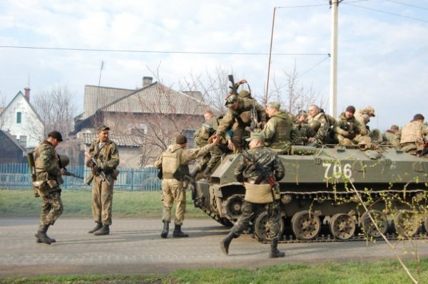 На Схід України «стягують» танки та БТРи. ФОТО. ВІДЕО