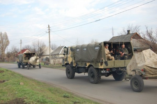 На Схід України «стягують» танки та БТРи. ФОТО. ВІДЕО