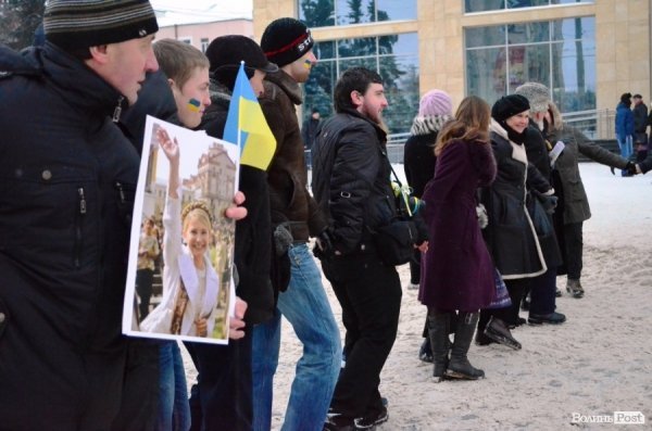У Луцьку побудували «живий ланцюг». ФОТО